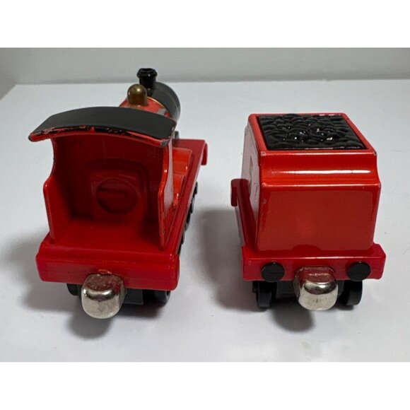 Thomas & Friends James Die Cast Train & Tender 2009 Gullane Red & Black Engine - Picture 3 of 13
